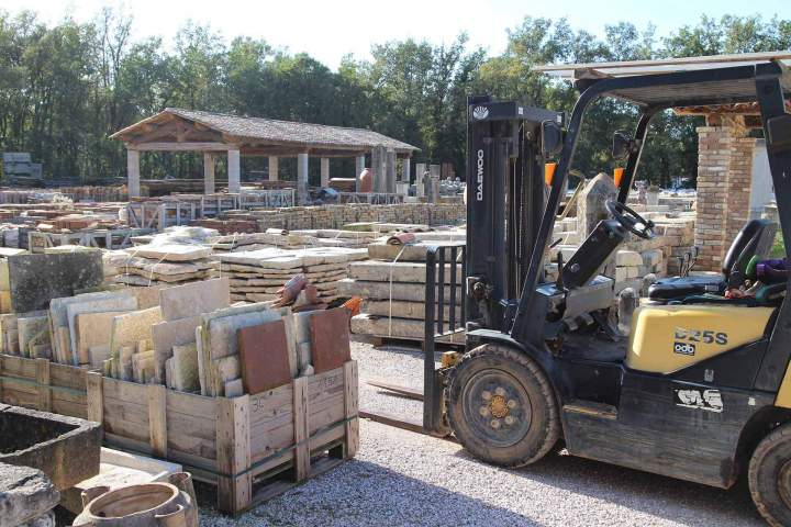 Distributeur de dalles Grasse